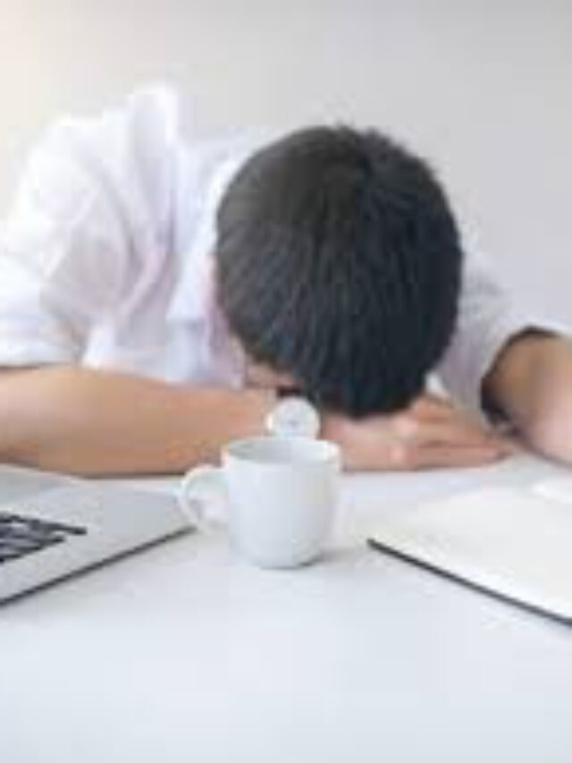 पढ़ाई या काम करते वक्त बार-बार नींद आना? ये हो सकता है शरीर की चेतावनी